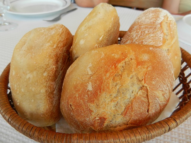 bread-409004_640