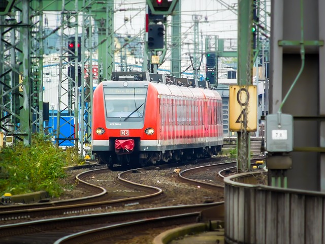 train-1024242_640