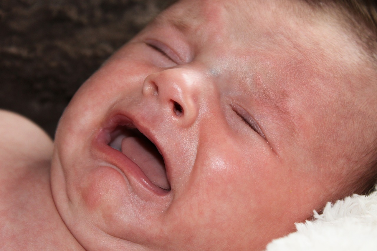 いつまで 夜泣き いつから 赤ちゃんの夜泣きはいつからいつまで？夜泣きの原因と改善方法について詳しく解説