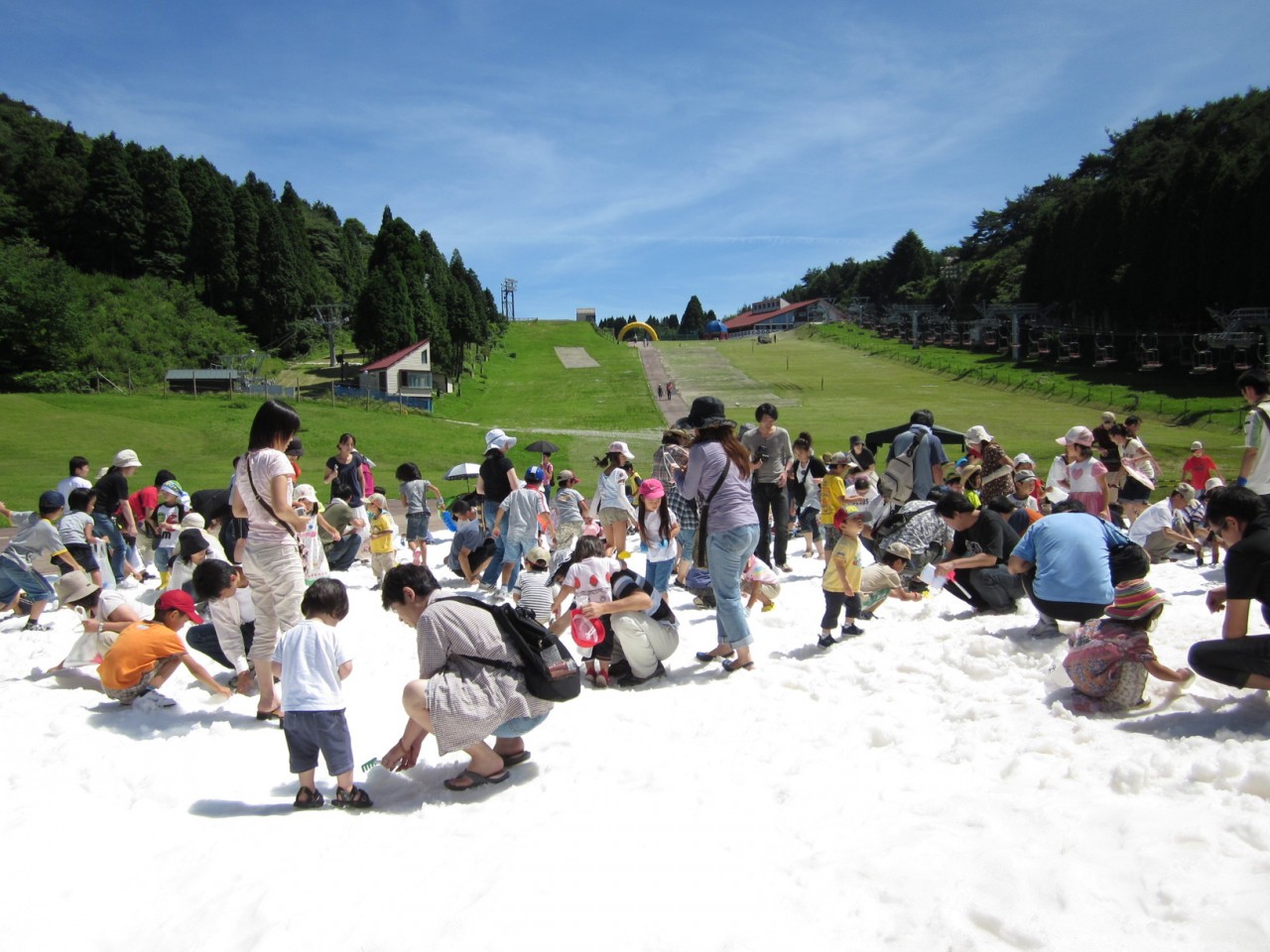 18年夏は六甲山カンツリーハウスへ 40回記念真夏の雪まつりを楽しもう Comolib Magazine